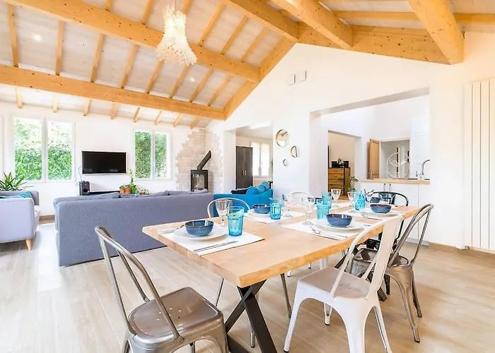 Le Chateaubriand Willa *